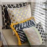 D03. Décor pillows. 